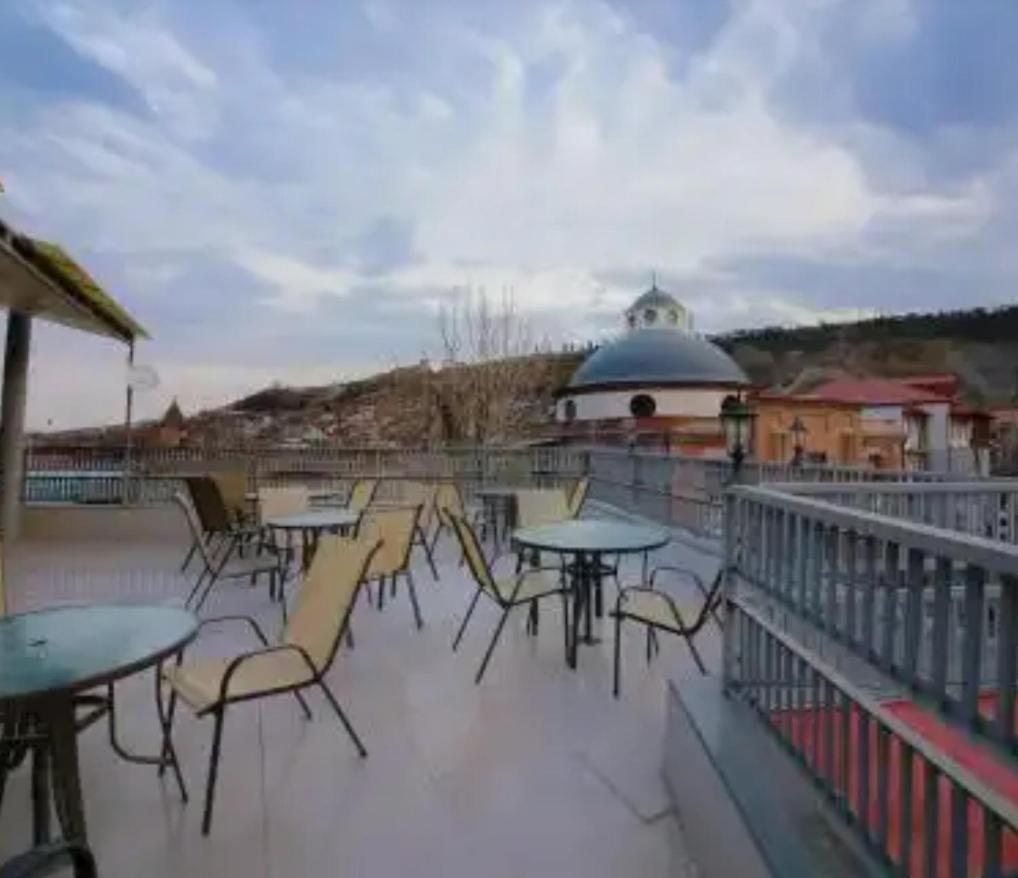 Royal Hotel Tiflis Exterior foto